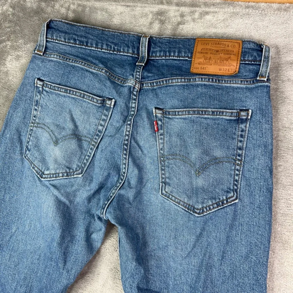 Levi's Premium 541 Slim Jeans Mens 32x32 Blue Medium Wash Five Pocket Denim